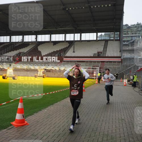 07.12.2025 - St. Pauli X-Mass-Run No. 15 Fabian Wolf http://msf.ph/oto/9413490 07.12.2025 11:19:50 Ziel 1336, 1343, 2217, 2581, 2771, 3075, 3160, 3822, 3823 meine-sportfotos.de