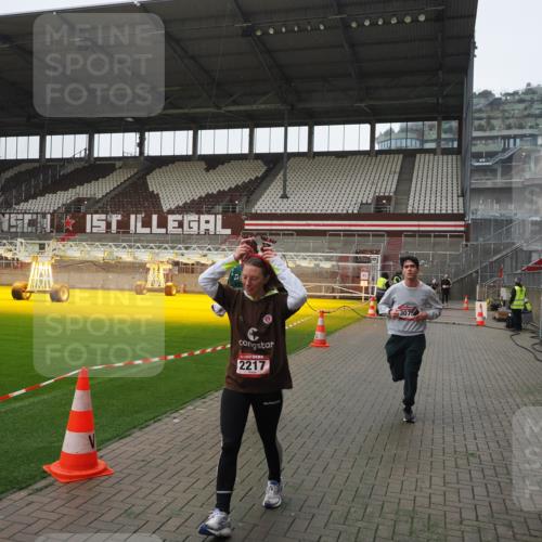 07.12.2025 - St. Pauli X-Mass-Run No. 15 Fabian Wolf http://msf.ph/oto/9413496 07.12.2025 11:19:51 Ziel 1336, 1343, 2217, 2581, 2771, 3075, 3160, 3822, 3823 meine-sportfotos.de