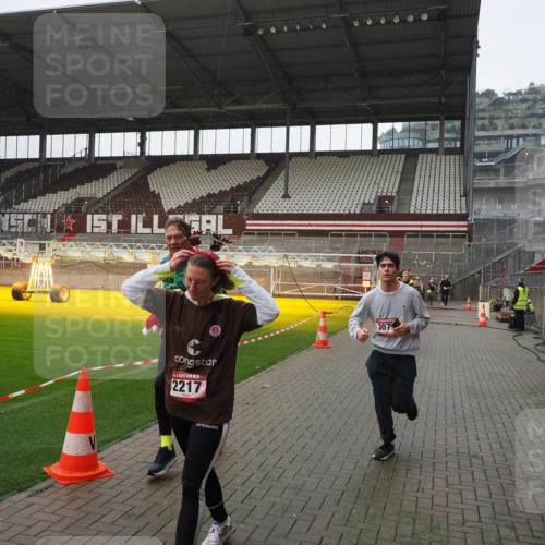 07.12.2025 - St. Pauli X-Mass-Run No. 15 Fabian Wolf http://msf.ph/oto/9413502 07.12.2025 11:19:51 Ziel 1336, 1343, 2217, 2581, 2771, 3075, 3160, 3822, 3823 meine-sportfotos.de