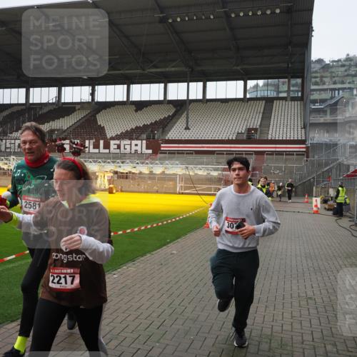 07.12.2025 - St. Pauli X-Mass-Run No. 15 Fabian Wolf http://msf.ph/oto/9413508 07.12.2025 11:19:51 Ziel 1336, 1343, 2217, 2581, 2771, 3075, 3160, 3822, 3823 meine-sportfotos.de