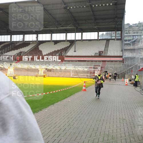 07.12.2025 - St. Pauli X-Mass-Run No. 15 Fabian Wolf http://msf.ph/oto/9413519 07.12.2025 11:19:52 Ziel 1343, 2217, 2581, 2771, 3075, 3160, 3822, 3823 meine-sportfotos.de