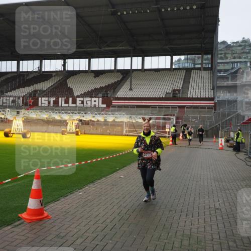 07.12.2025 - St. Pauli X-Mass-Run No. 15 Fabian Wolf http://msf.ph/oto/9413525 07.12.2025 11:19:53 Ziel 2217, 2581, 2771, 3075, 3160, 3170, 3324, 3822, 3823 meine-sportfotos.de