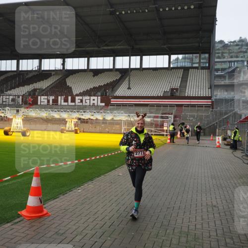 07.12.2025 - St. Pauli X-Mass-Run No. 15 Fabian Wolf http://msf.ph/oto/9413528 07.12.2025 11:19:54 Ziel 2217, 2581, 2771, 3075, 3160, 3170, 3324, 3822, 3823 meine-sportfotos.de