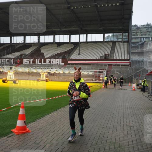07.12.2025 - St. Pauli X-Mass-Run No. 15 Fabian Wolf http://msf.ph/oto/9413531 07.12.2025 11:19:54 Ziel 2217, 2581, 2771, 3075, 3160, 3170, 3324, 3822, 3823 meine-sportfotos.de