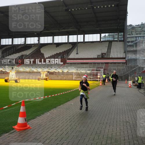 07.12.2025 - St. Pauli X-Mass-Run No. 15 Fabian Wolf http://msf.ph/oto/9413543 07.12.2025 11:19:58 Ziel 2217, 2581, 2771, 3075, 3160, 3170, 3324, 3822, 3823 meine-sportfotos.de