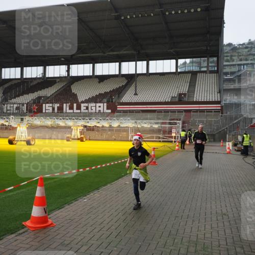 07.12.2025 - St. Pauli X-Mass-Run No. 15 Fabian Wolf http://msf.ph/oto/9413546 07.12.2025 11:19:58 Ziel 2217, 2581, 2771, 3075, 3160, 3170, 3324, 3822, 3823 meine-sportfotos.de