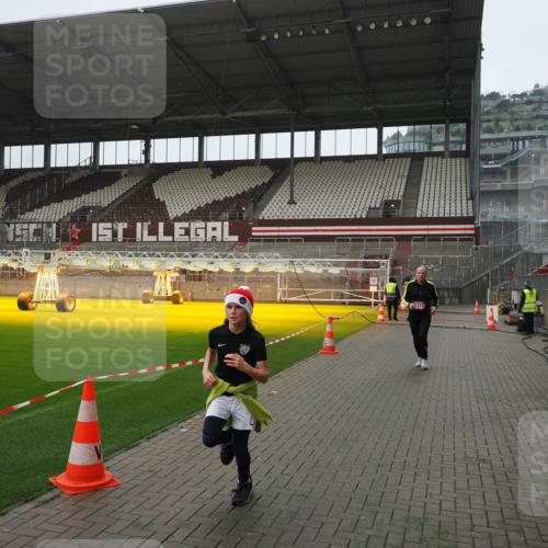 07.12.2025 - St. Pauli X-Mass-Run No. 15 Fabian Wolf http://msf.ph/oto/9413552 07.12.2025 11:19:58 Ziel 2217, 2581, 2771, 3075, 3160, 3170, 3324, 3822, 3823 meine-sportfotos.de