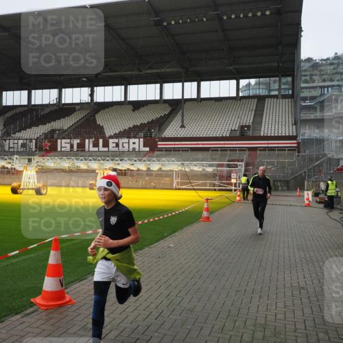 07.12.2025 - St. Pauli X-Mass-Run No. 15 Fabian Wolf http://msf.ph/oto/9413555 07.12.2025 11:19:58 Ziel 2217, 2581, 2771, 3075, 3160, 3170, 3324, 3822, 3823 meine-sportfotos.de