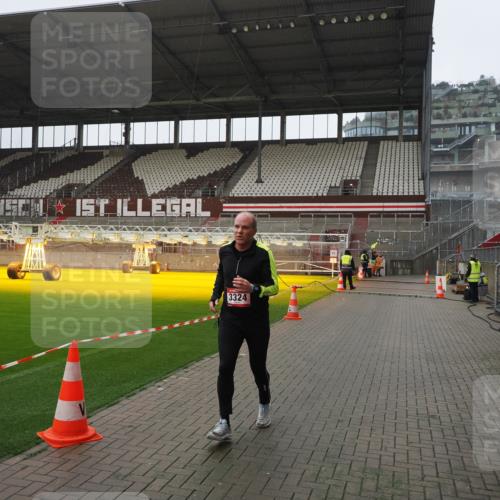 07.12.2025 - St. Pauli X-Mass-Run No. 15 Fabian Wolf http://msf.ph/oto/9413564 07.12.2025 11:20:01 Ziel 2581, 2771, 3075, 3170, 3324, 3822, 3823 meine-sportfotos.de