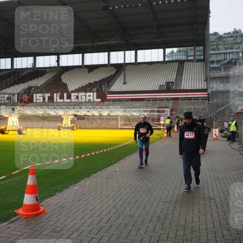 07.12.2025 - St. Pauli X-Mass-Run No. 15 Fabian Wolf http://msf.ph/oto/9413593 07.12.2025 11:20:23 Ziel 2577, 2578, 3129, 3157, 3309, 4637 meine-sportfotos.de