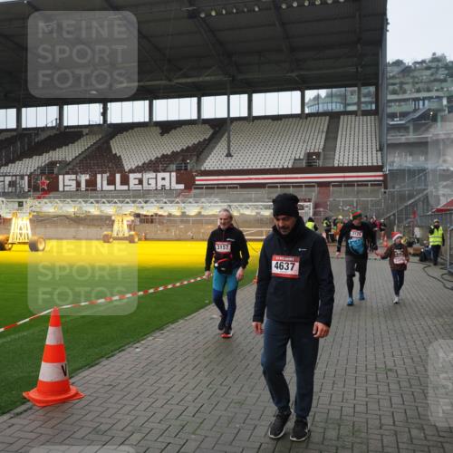 07.12.2025 - St. Pauli X-Mass-Run No. 15 Fabian Wolf http://msf.ph/oto/9413600 07.12.2025 11:20:24 Ziel 2577, 2578, 3129, 3157, 3309, 4637 meine-sportfotos.de