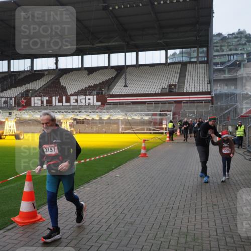 07.12.2025 - St. Pauli X-Mass-Run No. 15 Fabian Wolf http://msf.ph/oto/9413609 07.12.2025 11:20:26 Ziel 1135, 2132, 2134, 2305, 2577, 2578, 3129, 3157, 3309, 4637 meine-sportfotos.de