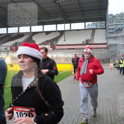 07.12.2025 - St. Pauli X-Mass-Run No. 15 Fabian Wolf http://msf.ph/oto/9413717 07.12.2025 11:20:37 Ziel 1020, 1135, 1614, 2132, 2134, 2242, 2305, 3129, 3309 meine-sportfotos.de