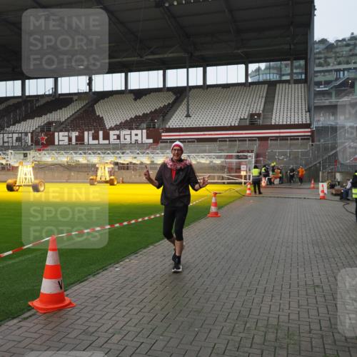 07.12.2025 - St. Pauli X-Mass-Run No. 15 Fabian Wolf http://msf.ph/oto/9413741 07.12.2025 11:20:40 Ziel 1020, 1135, 1614, 2132, 2134, 2242, 2305 meine-sportfotos.de