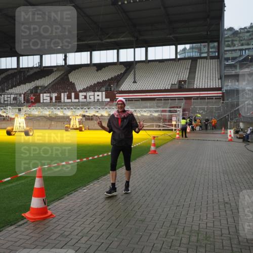 07.12.2025 - St. Pauli X-Mass-Run No. 15 Fabian Wolf http://msf.ph/oto/9413744 07.12.2025 11:20:40 Ziel 1020, 1135, 1614, 2132, 2134, 2242, 2305 meine-sportfotos.de