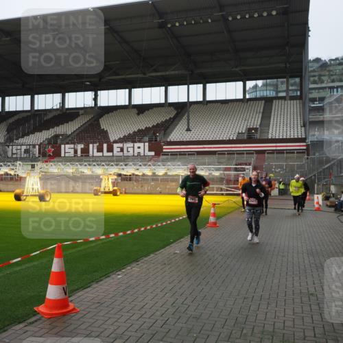 07.12.2025 - St. Pauli X-Mass-Run No. 15 Fabian Wolf http://msf.ph/oto/9413759 07.12.2025 11:20:49 Ziel 540, 765, 2242, 2379, 2462, 2601, 3037 meine-sportfotos.de