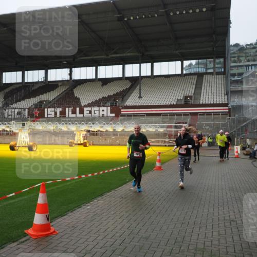 07.12.2025 - St. Pauli X-Mass-Run No. 15 Fabian Wolf http://msf.ph/oto/9413762 07.12.2025 11:20:49 Ziel 540, 765, 2242, 2379, 2462, 2601, 3037 meine-sportfotos.de