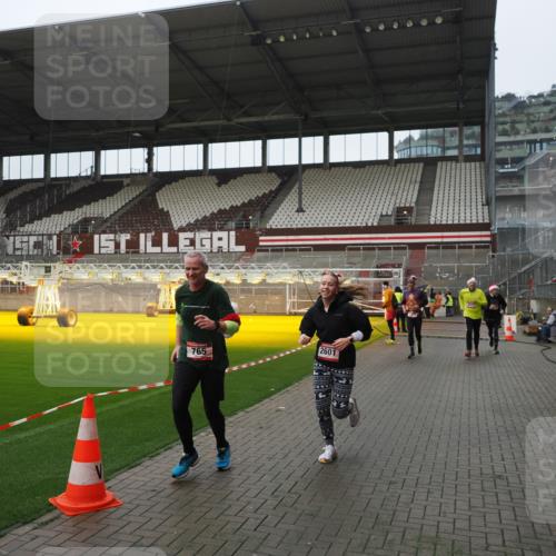 07.12.2025 - St. Pauli X-Mass-Run No. 15 Fabian Wolf http://msf.ph/oto/9413773 07.12.2025 11:20:50 Ziel 540, 765, 2379, 2462, 2601, 3037 meine-sportfotos.de