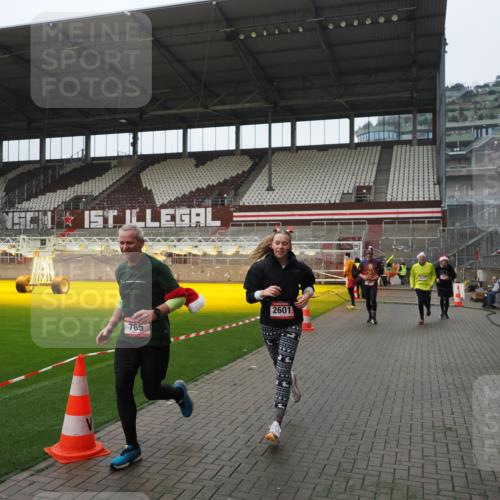 07.12.2025 - St. Pauli X-Mass-Run No. 15 Fabian Wolf http://msf.ph/oto/9413776 07.12.2025 11:20:50 Ziel 540, 765, 2379, 2462, 2601, 3037 meine-sportfotos.de