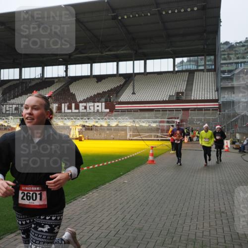 07.12.2025 - St. Pauli X-Mass-Run No. 15 Fabian Wolf http://msf.ph/oto/9413789 07.12.2025 11:20:51 Ziel 540, 765, 2379, 2462, 2601, 3037 meine-sportfotos.de