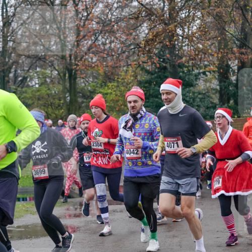 07.12.2025 - St. Pauli X-Mass-Run No. 15 Michael Burmester http://msf.ph/oto/9413790 07.12.2025 10:04:04 Laufen 3699, 2304, 199, 4042, 4071, 779 meine-sportfotos.de