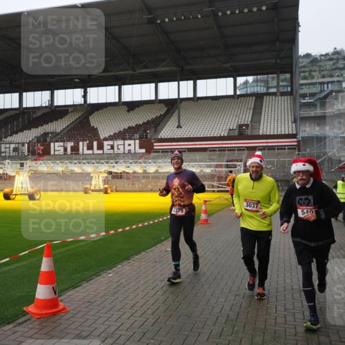07.12.2025 - St. Pauli X-Mass-Run No. 15 Fabian Wolf http://msf.ph/oto/9413795 07.12.2025 11:20:54 Ziel 540, 765, 2379, 2462, 2601, 3037 meine-sportfotos.de