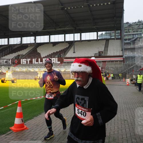 07.12.2025 - St. Pauli X-Mass-Run No. 15 Fabian Wolf http://msf.ph/oto/9413807 07.12.2025 11:20:55 Ziel 540, 765, 2379, 2462, 2601, 3037 meine-sportfotos.de