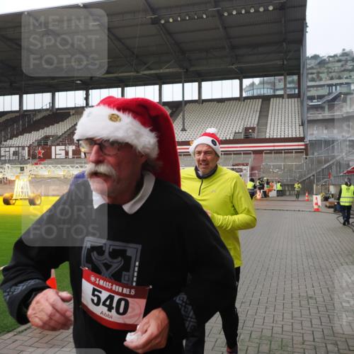 07.12.2025 - St. Pauli X-Mass-Run No. 15 Fabian Wolf http://msf.ph/oto/9413810 07.12.2025 11:20:55 Ziel 540, 765, 2379, 2462, 2601, 3037 meine-sportfotos.de