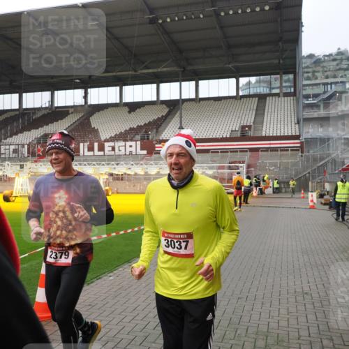 07.12.2025 - St. Pauli X-Mass-Run No. 15 Fabian Wolf http://msf.ph/oto/9413812 07.12.2025 11:20:55 Ziel 540, 765, 2379, 2462, 2601, 3037 meine-sportfotos.de