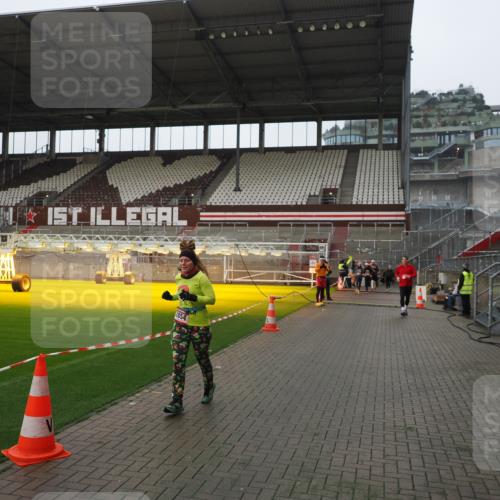 07.12.2025 - St. Pauli X-Mass-Run No. 15 Fabian Wolf http://msf.ph/oto/9413824 07.12.2025 11:21:06 Ziel 540, 2379, 2854, 3037, 3135 meine-sportfotos.de
