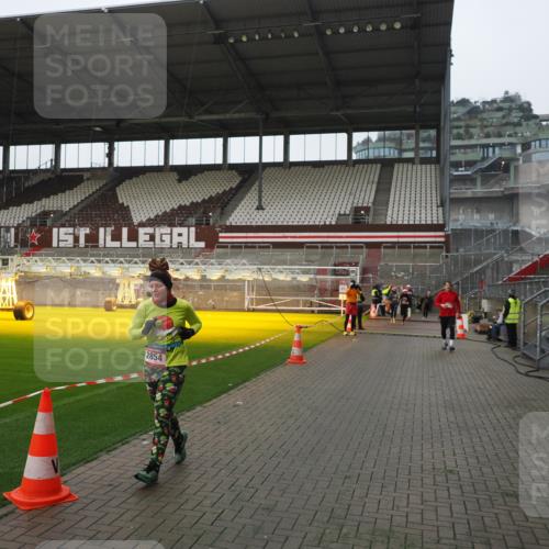 07.12.2025 - St. Pauli X-Mass-Run No. 15 Fabian Wolf http://msf.ph/oto/9413831 07.12.2025 11:21:06 Ziel 540, 2379, 2854, 3037, 3135 meine-sportfotos.de