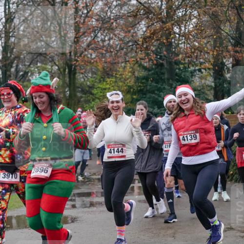 07.12.2025 - St. Pauli X-Mass-Run No. 15 Michael Burmester http://msf.ph/oto/9413856 07.12.2025 10:04:09 Laufen 3910, 15, 2896, 15, 4144, 416, 15, 4139, 9 meine-sportfotos.de