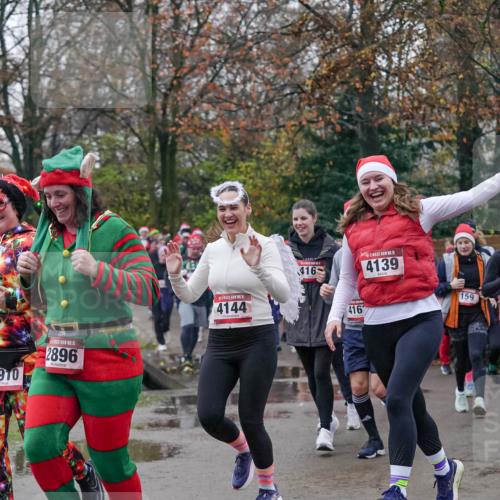 07.12.2025 - St. Pauli X-Mass-Run No. 15 Michael Burmester http://msf.ph/oto/9413859 07.12.2025 10:04:09 Laufen 910, 15, 2896, 15, 4144, 416, 15, 4139, 416, 159 meine-sportfotos.de