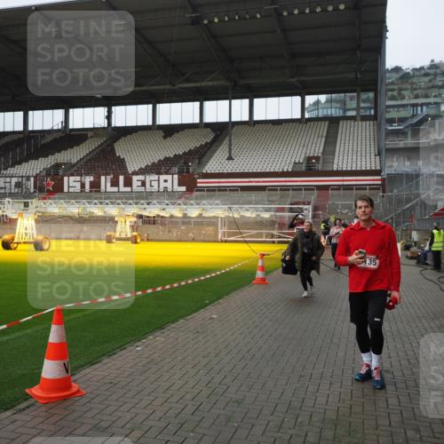 07.12.2025 - St. Pauli X-Mass-Run No. 15 Fabian Wolf http://msf.ph/oto/9413879 07.12.2025 11:21:14 Ziel 2375, 2376, 2854, 2867, 3135, 3220, 3283 meine-sportfotos.de