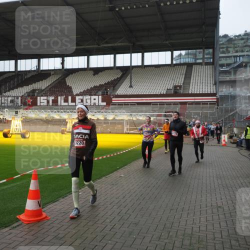 07.12.2025 - St. Pauli X-Mass-Run No. 15 Fabian Wolf http://msf.ph/oto/9413957 07.12.2025 11:21:21 Ziel 232, 241, 2375, 2376, 2579, 2867, 3073, 3135, 3159, 3220, 3283 meine-sportfotos.de