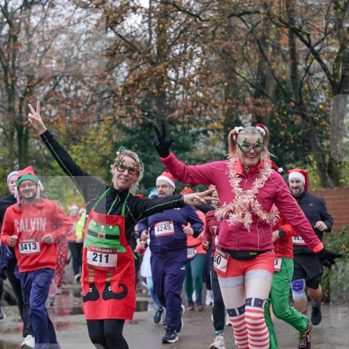 07.12.2025 - St. Pauli X-Mass-Run No. 15 Michael Burmester http://msf.ph/oto/9413964 07.12.2025 10:04:17 Laufen 3413, 15, 211, 4245, 601, 50, 3 meine-sportfotos.de