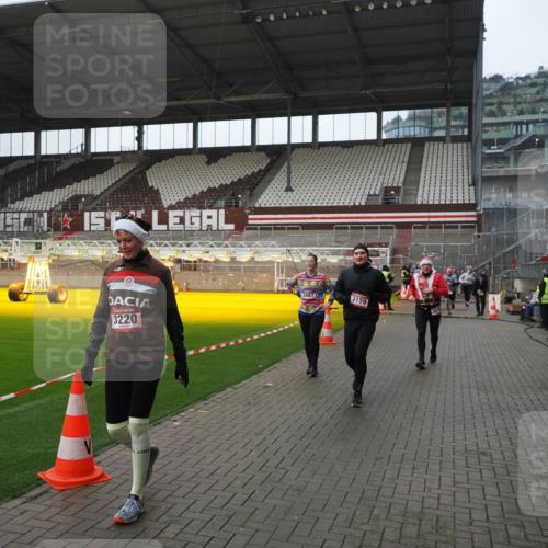07.12.2025 - St. Pauli X-Mass-Run No. 15 Fabian Wolf http://msf.ph/oto/9413965 07.12.2025 11:21:22 Ziel 98, 105, 111, 232, 241, 2375, 2376, 2579, 2867, 3073, 3135, 3159, 3220, 3283 meine-sportfotos.de