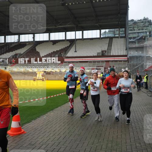 07.12.2025 - St. Pauli X-Mass-Run No. 15 Fabian Wolf http://msf.ph/oto/9414049 07.12.2025 11:21:29 Ziel 98, 105, 111, 232, 241, 1549, 1902, 1907, 2033, 2197, 2473, 2474, 2579, 2867, 3073, 3159, 3283 meine-sportfotos.de