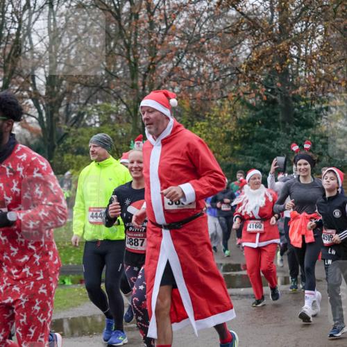 07.12.2025 - St. Pauli X-Mass-Run No. 15 Michael Burmester http://msf.ph/oto/9414059 07.12.2025 10:04:24 Laufen 444, 15, 887, 4160, 4509 meine-sportfotos.de
