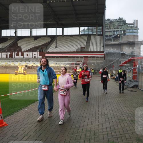 07.12.2025 - St. Pauli X-Mass-Run No. 15 Fabian Wolf http://msf.ph/oto/9414097 07.12.2025 11:21:34 Ziel 98, 105, 111, 232, 241, 1549, 1902, 1907, 2033, 2197, 2473, 2474, 2579, 3073, 3159 meine-sportfotos.de