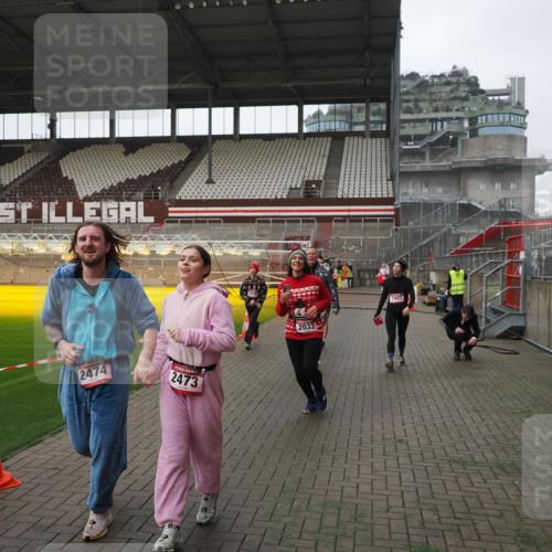 07.12.2025 - St. Pauli X-Mass-Run No. 15 Fabian Wolf http://msf.ph/oto/9414100 07.12.2025 11:21:35 Ziel 98, 105, 111, 232, 241, 1549, 1902, 1907, 2033, 2197, 2473, 2474, 2579, 3073, 3159 meine-sportfotos.de