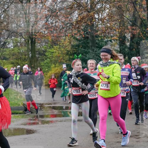 07.12.2025 - St. Pauli X-Mass-Run No. 15 Michael Burmester http://msf.ph/oto/9414107 07.12.2025 10:04:27 Laufen 00, 4119, 14, 4782, 4350, 4775, 375 meine-sportfotos.de