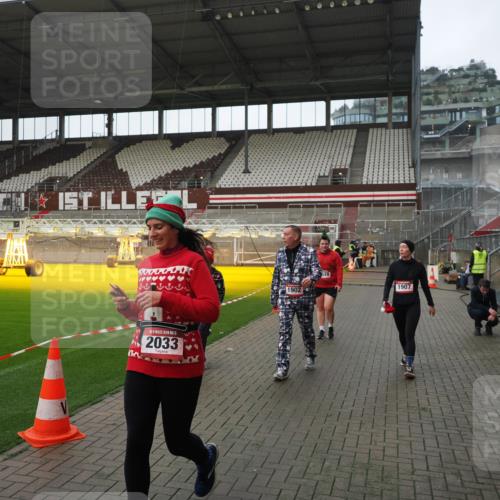07.12.2025 - St. Pauli X-Mass-Run No. 15 Fabian Wolf http://msf.ph/oto/9414111 07.12.2025 11:21:36 Ziel 98, 105, 111, 232, 241, 1549, 1902, 1907, 1939, 2033, 2197, 2473, 2474, 3073 meine-sportfotos.de