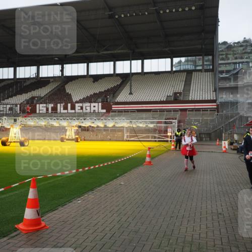 07.12.2025 - St. Pauli X-Mass-Run No. 15 Fabian Wolf http://msf.ph/oto/9414168 07.12.2025 11:21:41 Ziel 98, 105, 111, 241, 1549, 1902, 1907, 1939, 2033, 2197, 2473, 2474 meine-sportfotos.de