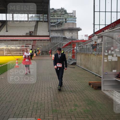 07.12.2025 - St. Pauli X-Mass-Run No. 15 Fabian Wolf http://msf.ph/oto/9414174 07.12.2025 11:21:43 Ziel 1549, 1902, 1907, 1939, 2033, 2197, 2473, 2474 meine-sportfotos.de