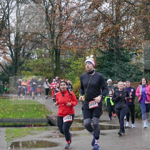 07.12.2025 - St. Pauli X-Mass-Run No. 15 Michael Burmester http://msf.ph/oto/9414176 07.12.2025 10:04:35 Laufen 4453, 4454 meine-sportfotos.de