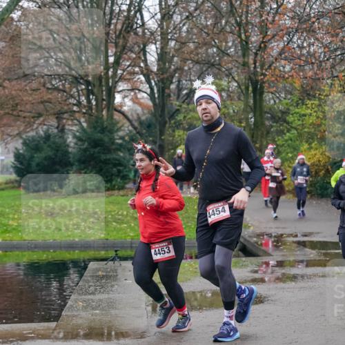 07.12.2025 - St. Pauli X-Mass-Run No. 15 Michael Burmester http://msf.ph/oto/9414189 07.12.2025 10:04:36 Laufen 0, 4453, 4454 meine-sportfotos.de