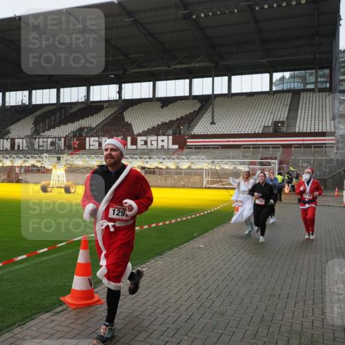 07.12.2025 - St. Pauli X-Mass-Run No. 15 Fabian Wolf http://msf.ph/oto/9414232 07.12.2025 11:21:55 Ziel 1284, 1297, 1775, 1779, 1904, 1939 meine-sportfotos.de