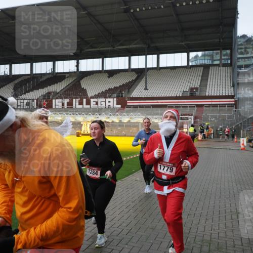 07.12.2025 - St. Pauli X-Mass-Run No. 15 Fabian Wolf http://msf.ph/oto/9414247 07.12.2025 11:21:57 Ziel 1284, 1297, 1775, 1779, 1904 meine-sportfotos.de