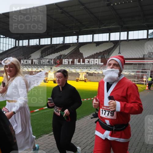 07.12.2025 - St. Pauli X-Mass-Run No. 15 Fabian Wolf http://msf.ph/oto/9414253 07.12.2025 11:21:57 Ziel 1284, 1297, 1775, 1779, 1904 meine-sportfotos.de